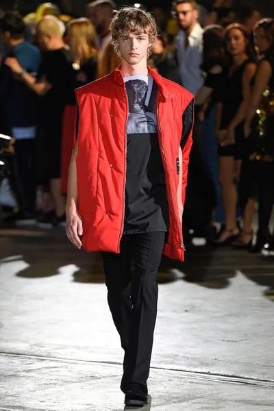 Look 44
